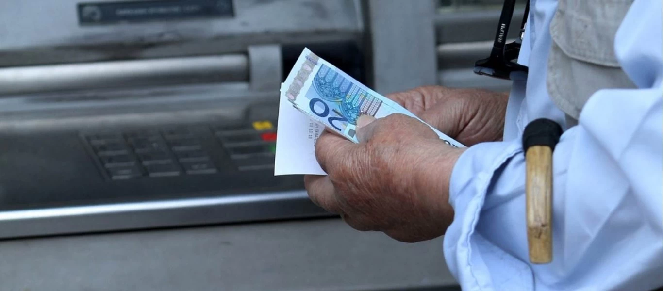 Η κυβέρνηση εμπαίζει τους συνταξιούχους: Ή θα πάρετε κουρεμένα τα αναδρομικά ή σε ετήσιες δόσεις μέχρι να... πεθάνετε